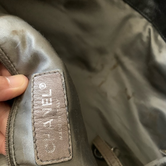 Chanel Glazed Caviar Large pocket in the city bag - Picture 9 of 10